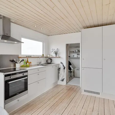 Lennart - 750m From The Sea By Interhome